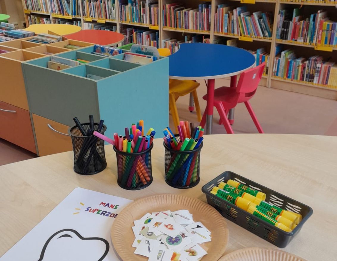 Ar grāmatu lasī&scaron;anu, sarunām un rotaļām iepazina zobu kop&scaron;anas nozīmi