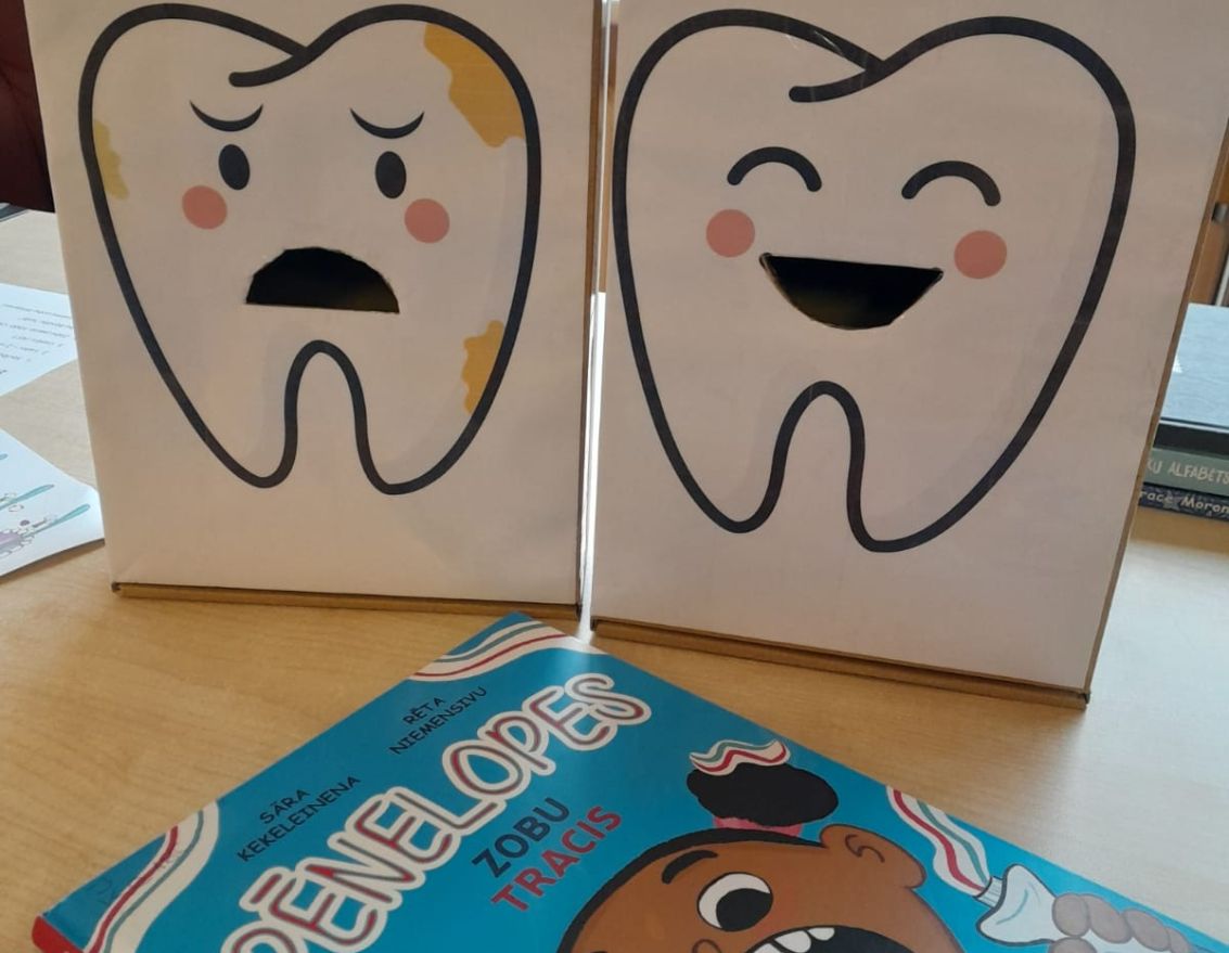 Ar grāmatu lasī&scaron;anu, sarunām un rotaļām iepazina zobu kop&scaron;anas nozīmi