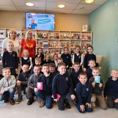 Sirsnīgas sarunas un dzejas mīklu izaicinājums ar Ievu Samausku