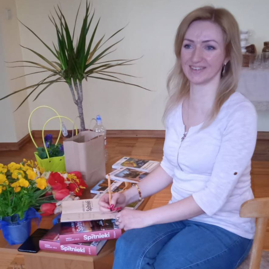  Tikšanās ar rakstnieci Andru Rušmani - Vēju Skaistkalnes pagasta bibliotēkā