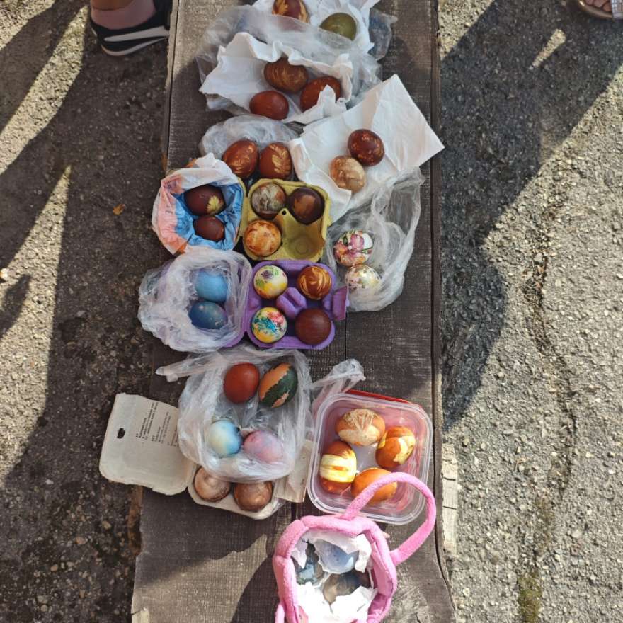 Lieldienu jautrība Ozolaines bibliotēkas pagalmā 