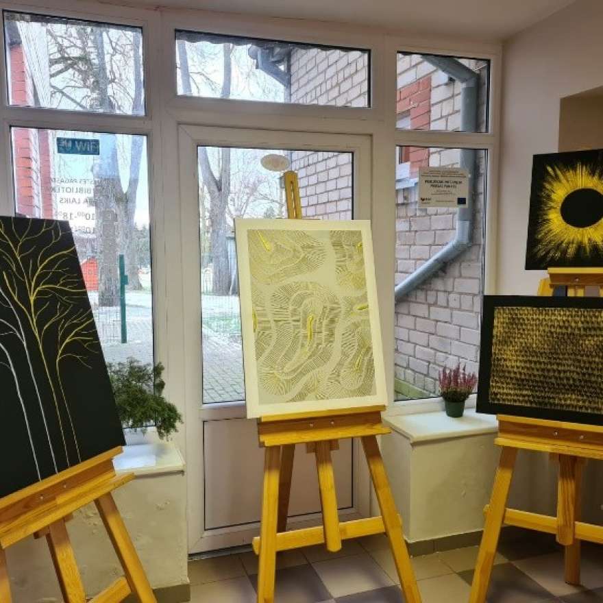 Olgas Ābeles veidotās gleznas Mūsas bibliotēkā