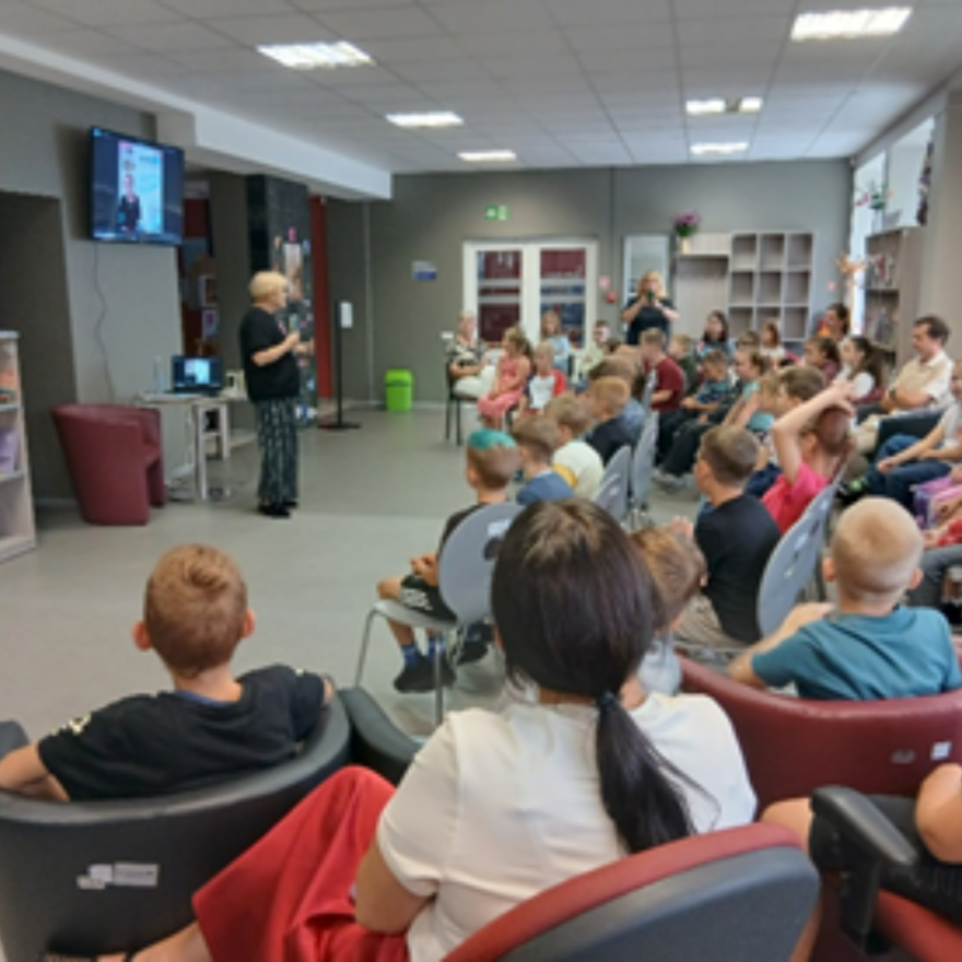 Aizvadīta tikšanās  ar rakstnieci Inesi Zanderi