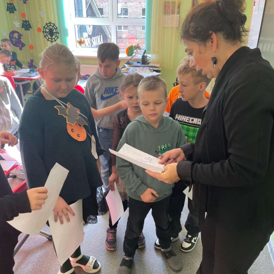 Aizvadīta tikšanās ar grāmatu autori un ilustratori Agiju Staku