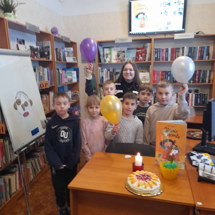 Skaļās lasīšanas nodarbība Vecsaules pamatskolas 1. klases skolēniem 