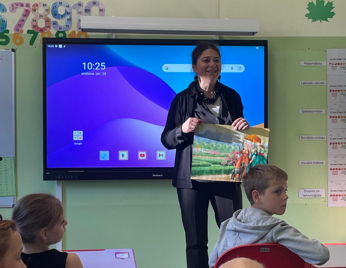 Aizvadīta tik&scaron;anās ar grāmatu autori un ilustratori Agiju Staku