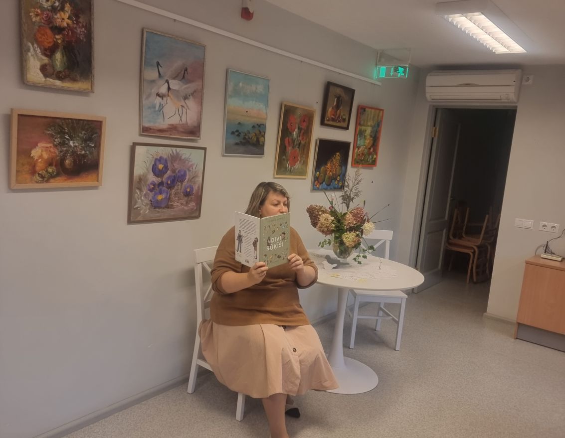 Bērni ietērpj Zorģu bibliotēku rudens rotā