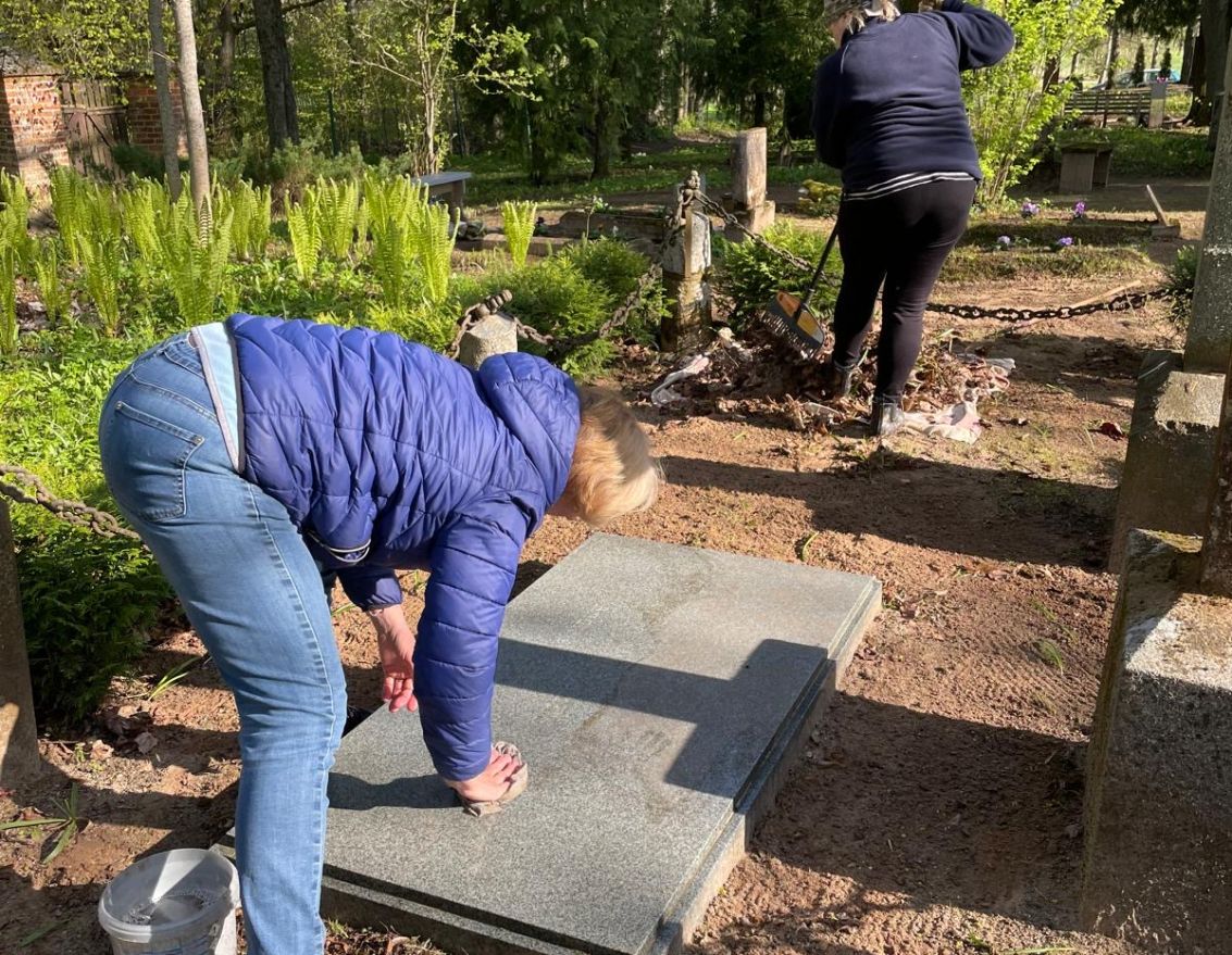 Pliek&scaron;ānu dzimtas piemiņas vietas sakop&scaron;anas talka