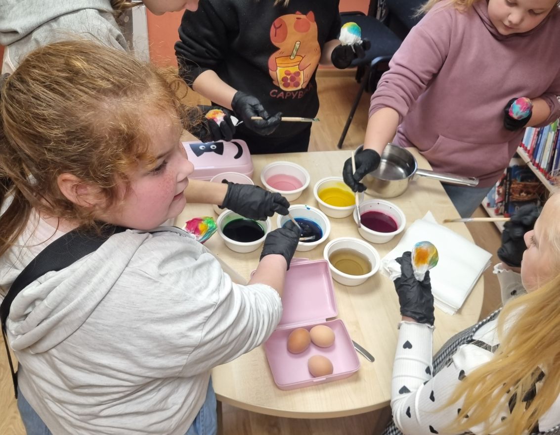 Lieldienu olu krāso&scaron;ana Zālītē