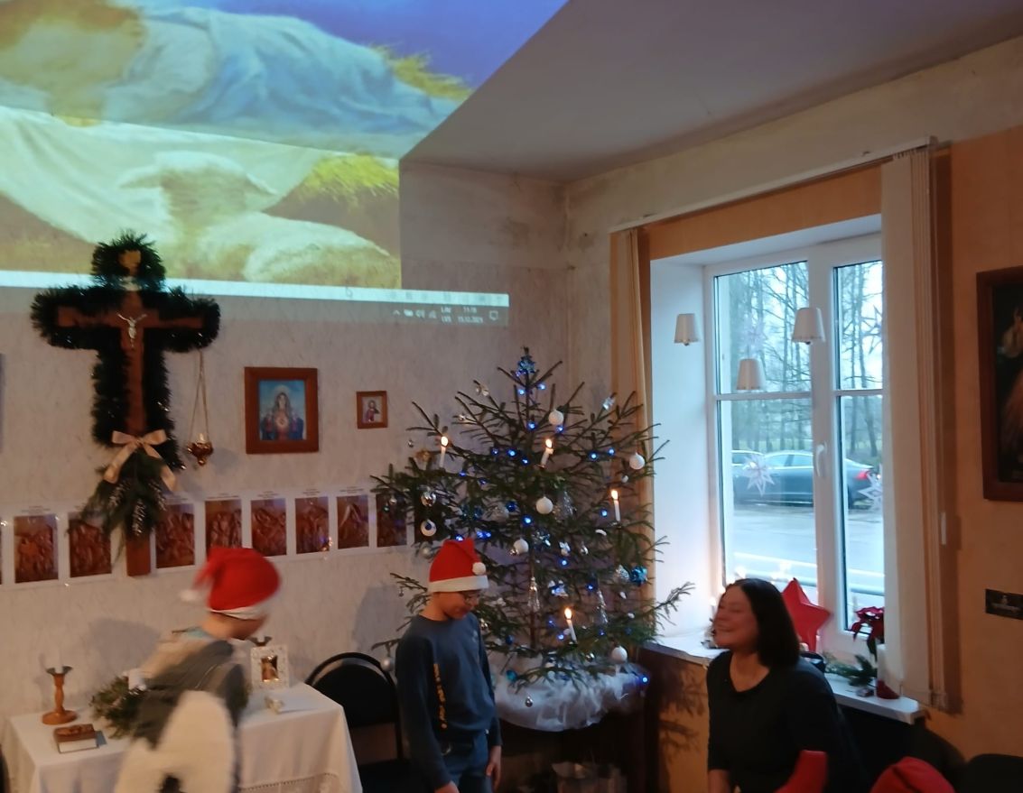 Aizvadīts Ziemassvētku ieskaņas pasākums "Ziemassvētku vakars atkal zemi sedz"