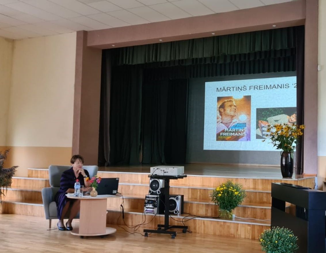 Aizvadīta tik&scaron;anās ar latvie&scaron;u muzikoloģi, žurnālisti un radio personību Daigu Mazvērsīti