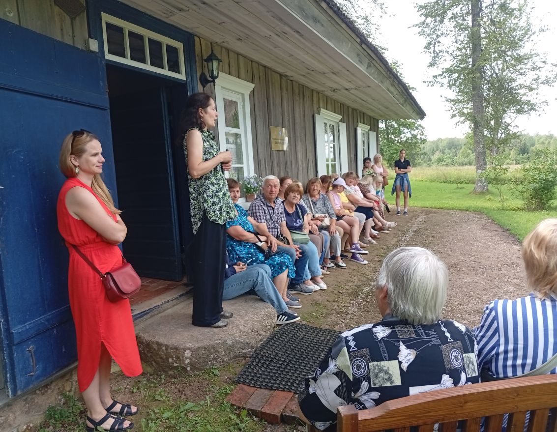 Beibežu bibliotēkas intere&scaron;u grupas izglītojo&scaron;s brauciens uz Cēsu novadu