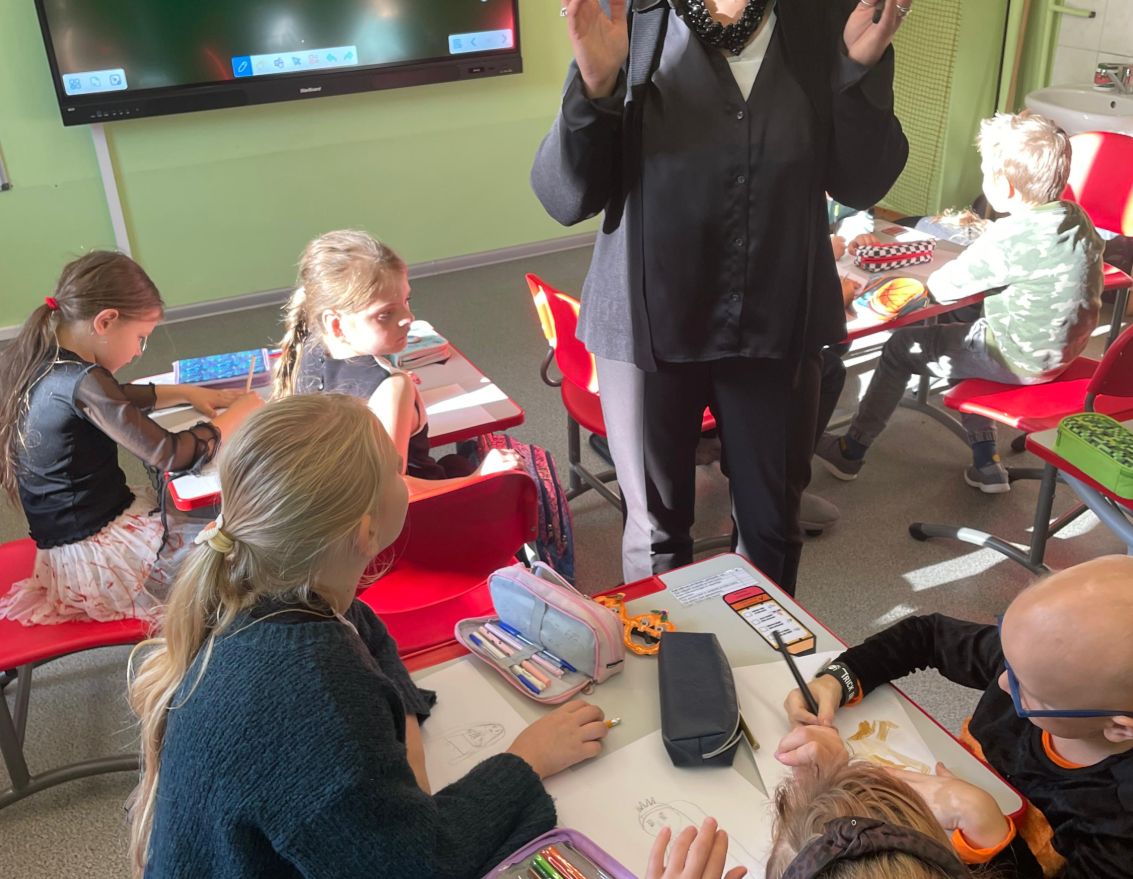 Aizvadīta tik&scaron;anās ar grāmatu autori un ilustratori Agiju Staku