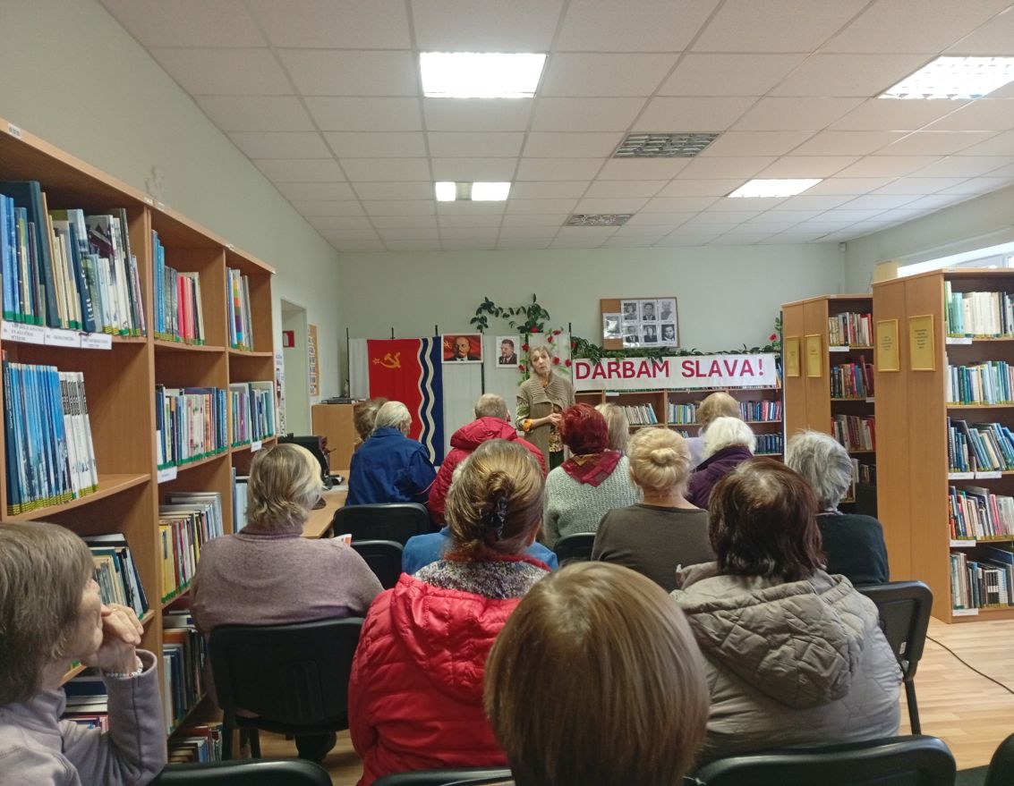 Noskatīta Baibas Jukņevičas luga "Tās kartupeļu kastes&hellip;"