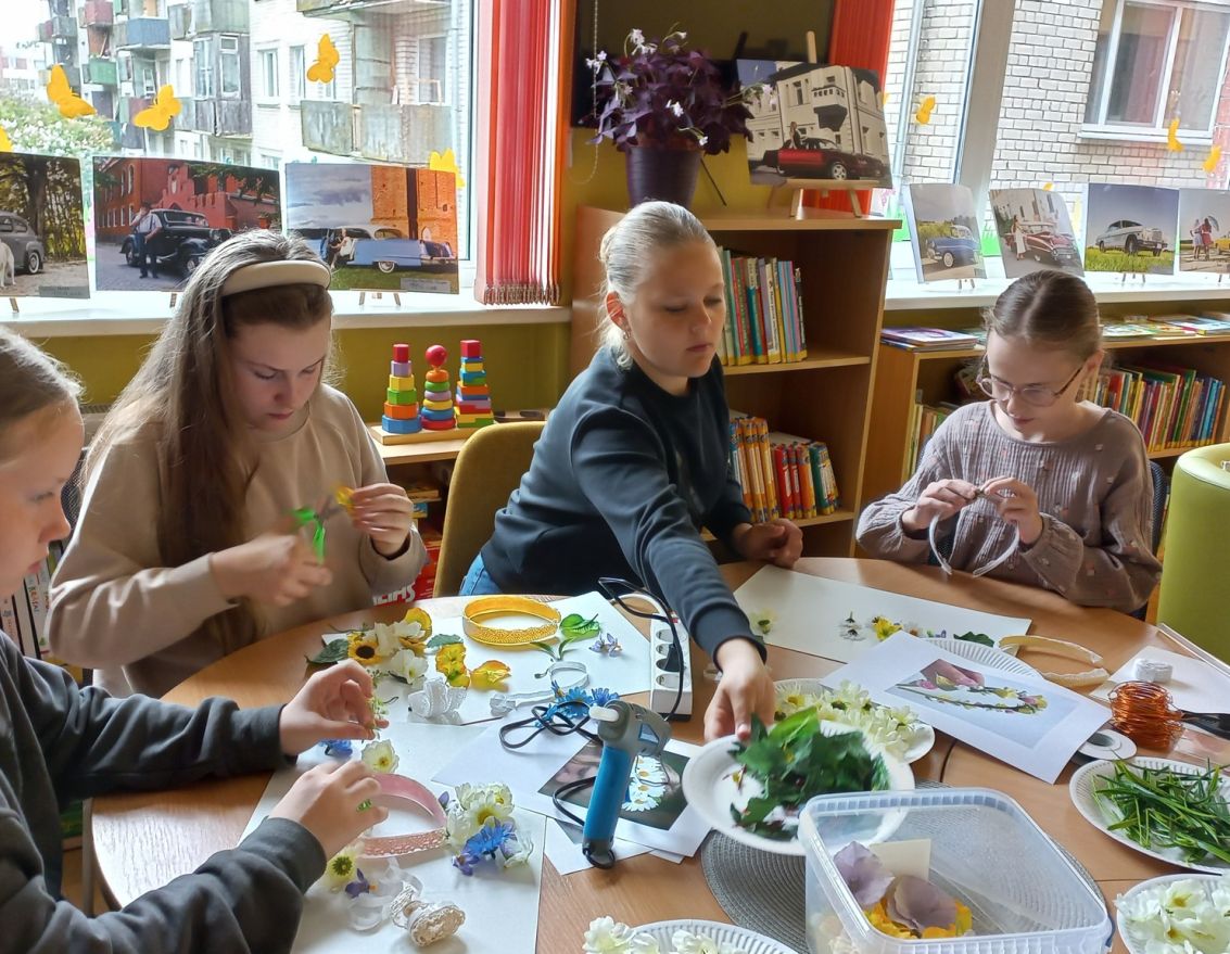 Rado&scaron;ā darbnīca "Veidojam Līgo vainadziņus"