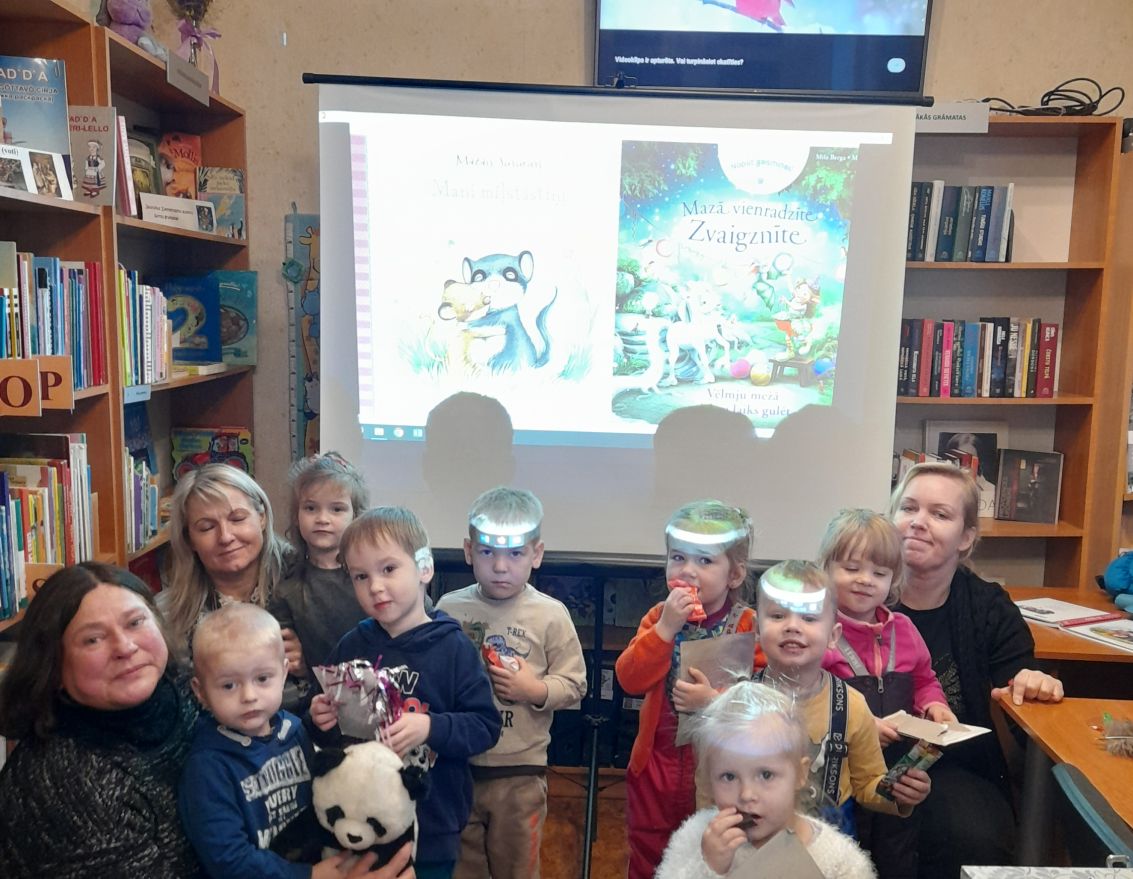 Pasaku rīts "Pasaka man pasaka" Vecsaules PII "Saulespuķītes"