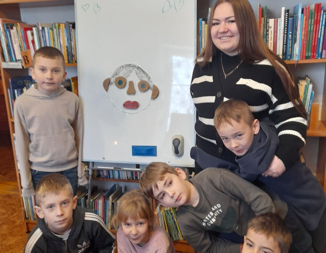 Skaļās lasī&scaron;anas nodarbība Vecsaules pamatskolas 1. klases skolēniem "Lasi un vērtē: Otrais koncerts"