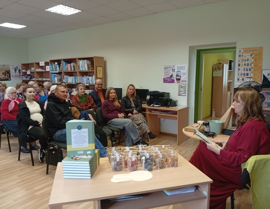 Aizvadīta tik&scaron;anās ar grāmatas "Vienaldzīgo nav!" autorēm