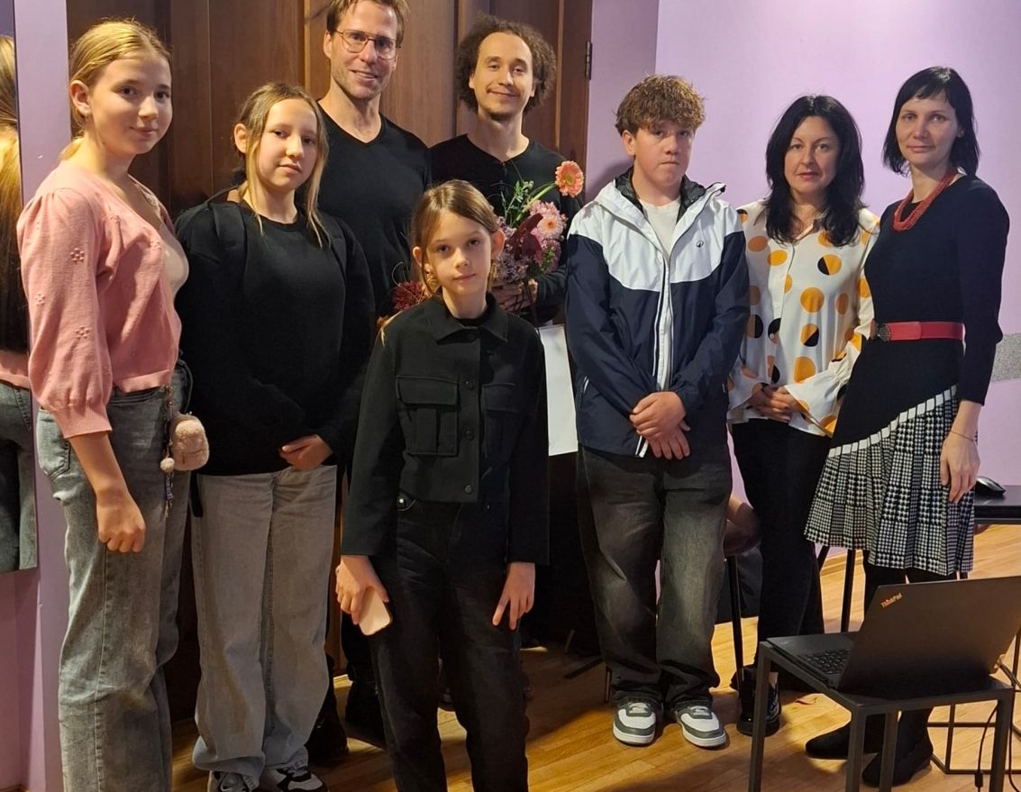 Tik&scaron;anās ar novadniekiem Vecumnieku bibliotēkā