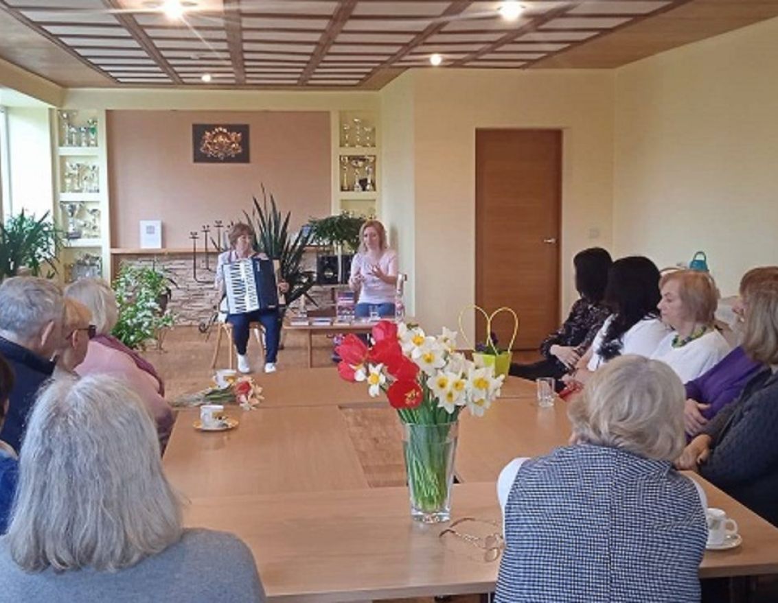  Tik&scaron;anās ar rakstnieci Andru Ru&scaron;mani - Vēju Skaistkalnes pagasta bibliotēkā