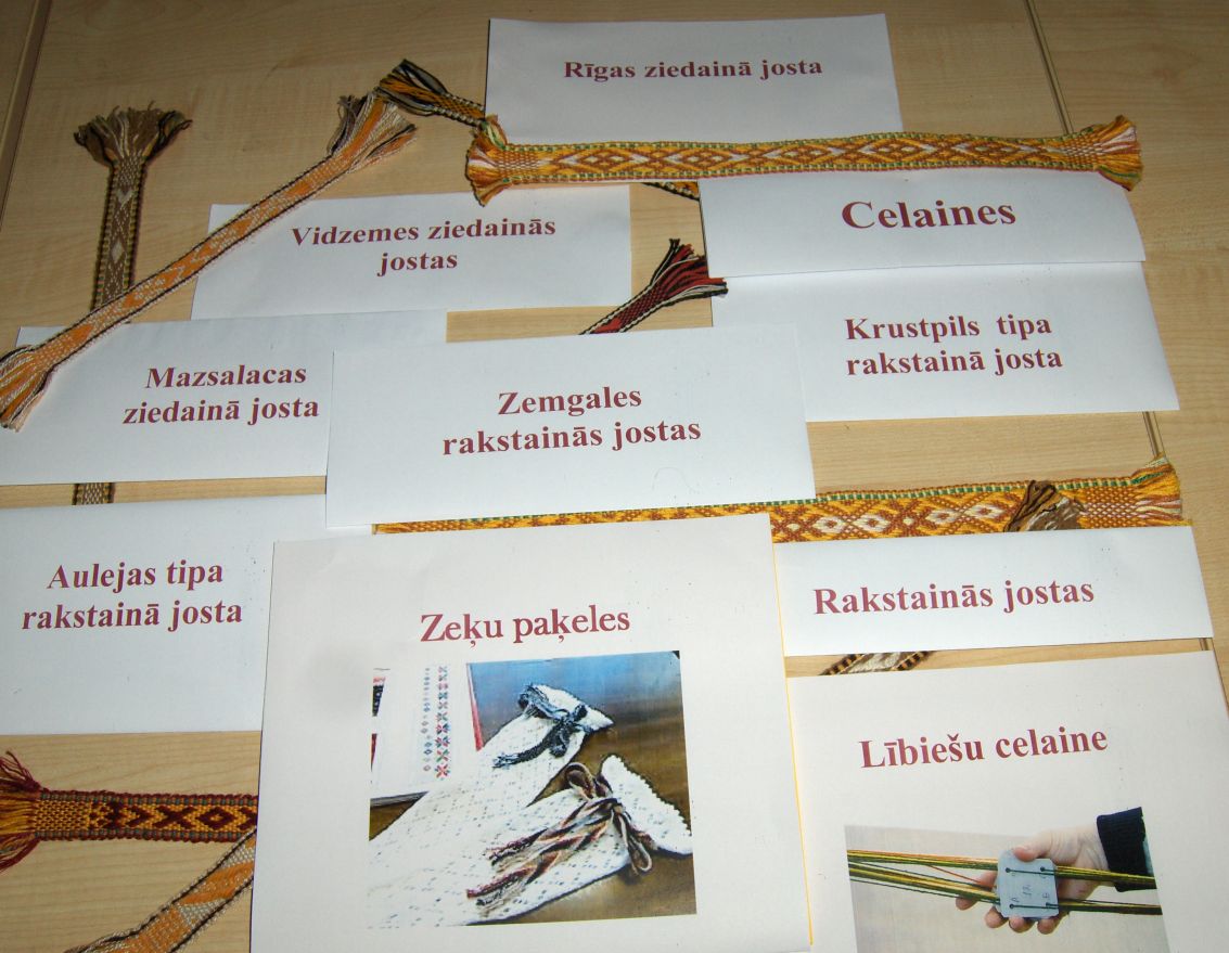 Rokdarbu izstādē "Celaines, ziedainās un rakstainās jostas"