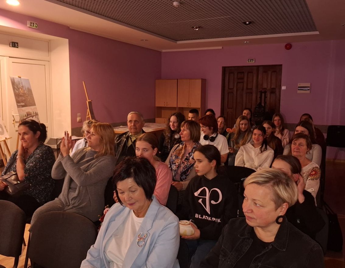 Tik&scaron;anās ar novadniekiem Vecumnieku bibliotēkā