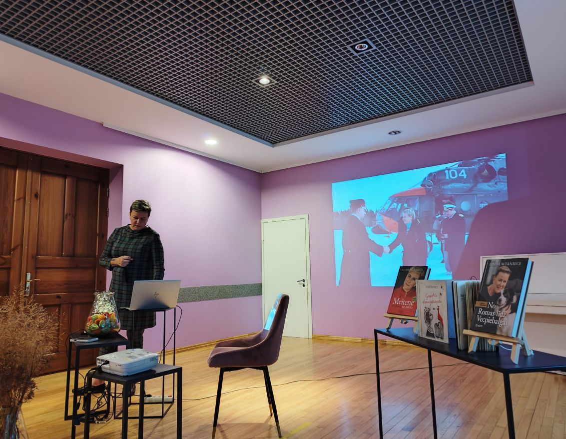 Tik&scaron;anās ar Lindu Mūrnieci