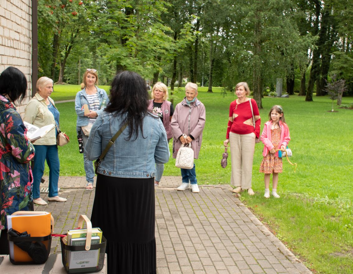 Literāri vēsturiska pastaiga pa Vecumnieku centru "Kopsolī ar gadsimtu" 