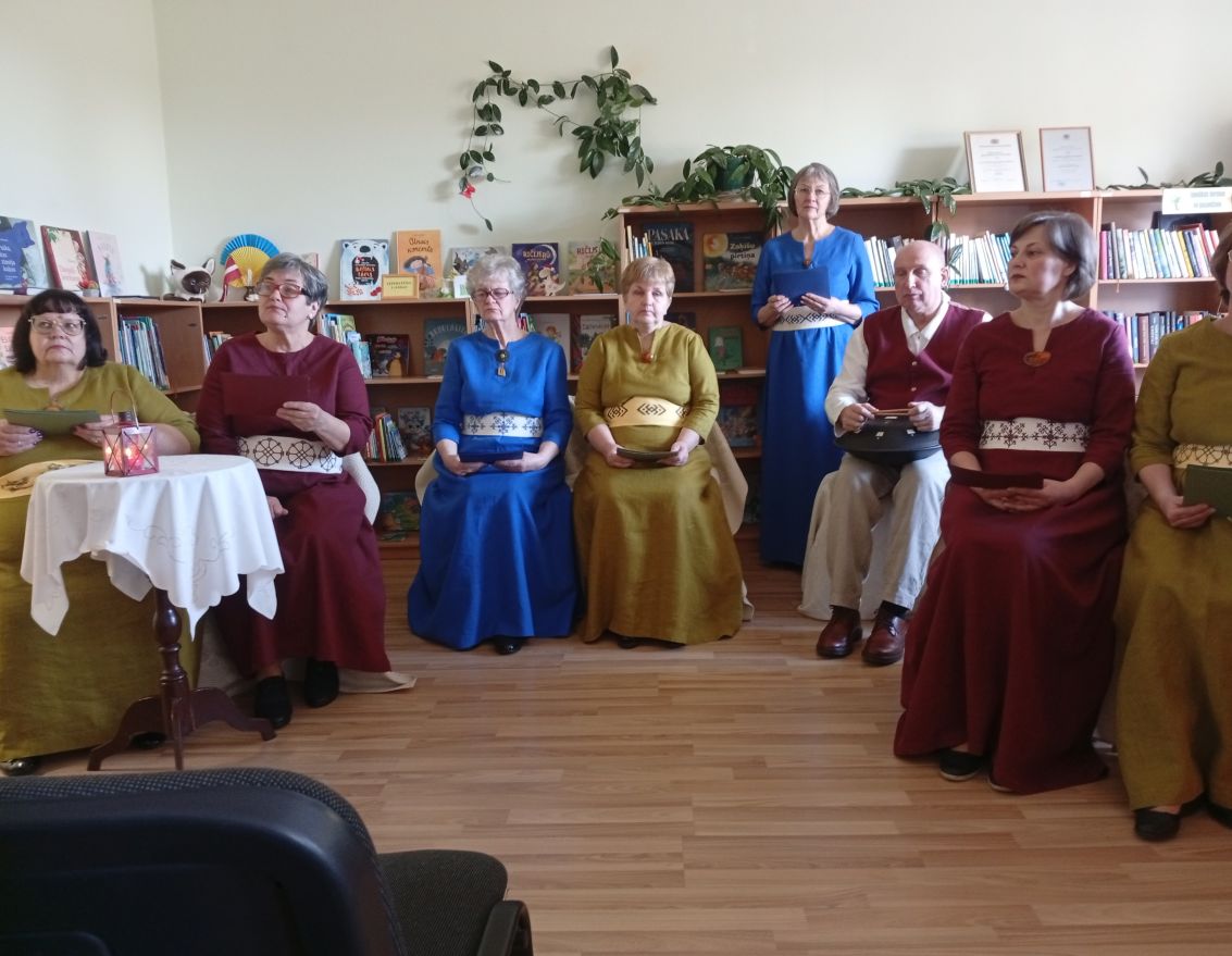 Valles amatierteātra "Briedī&scaron;i" izrāde Beibežu bibliotēkā