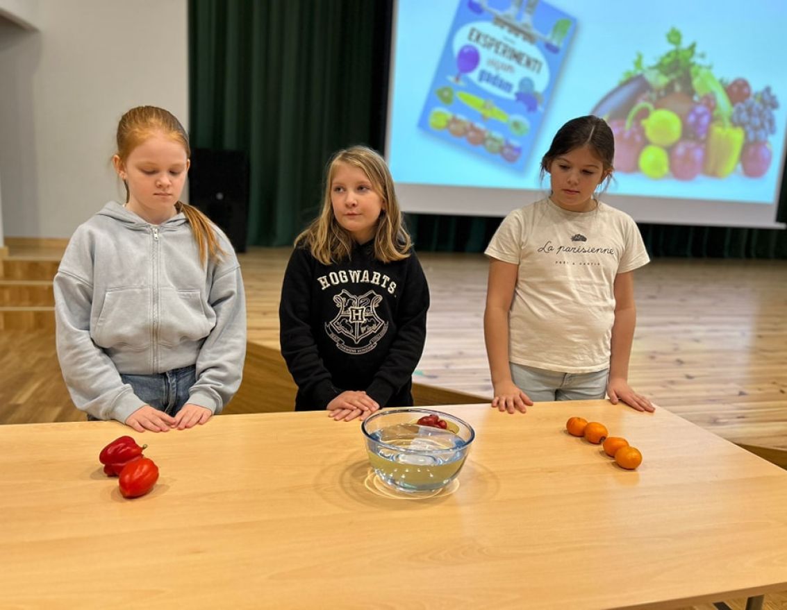 Tik&scaron;anās ar žurnāla "Baltais Valis" veidotājiem