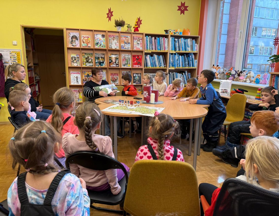 Iepazīst Latvijas valsts simbolus un novadus