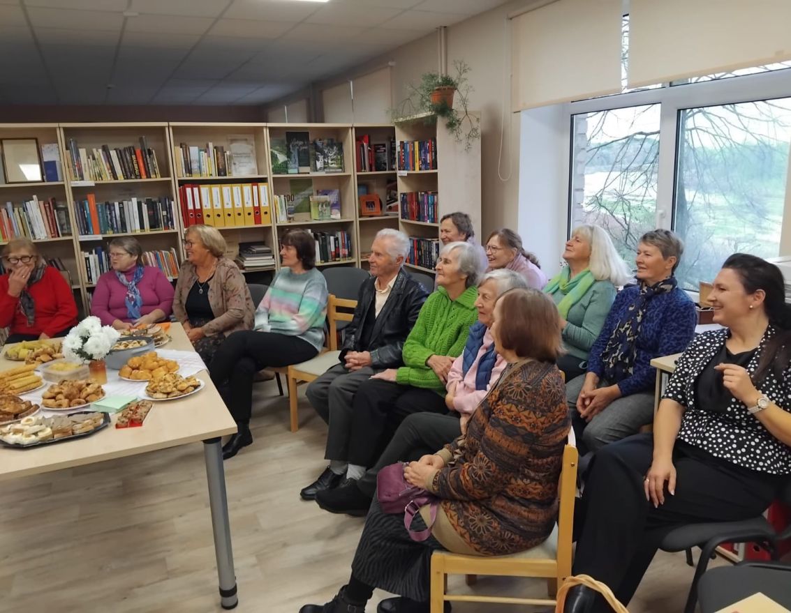 Pasākums senioriem "Starp rudens ko&scaron;ajām lapām"