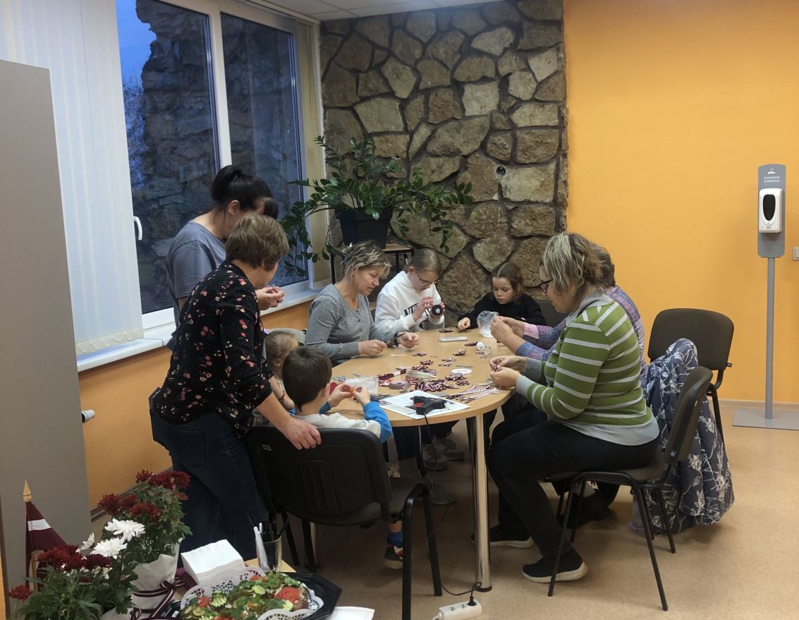 Rado&scaron;ais vakars Grenctālē  "Latvju rotas"