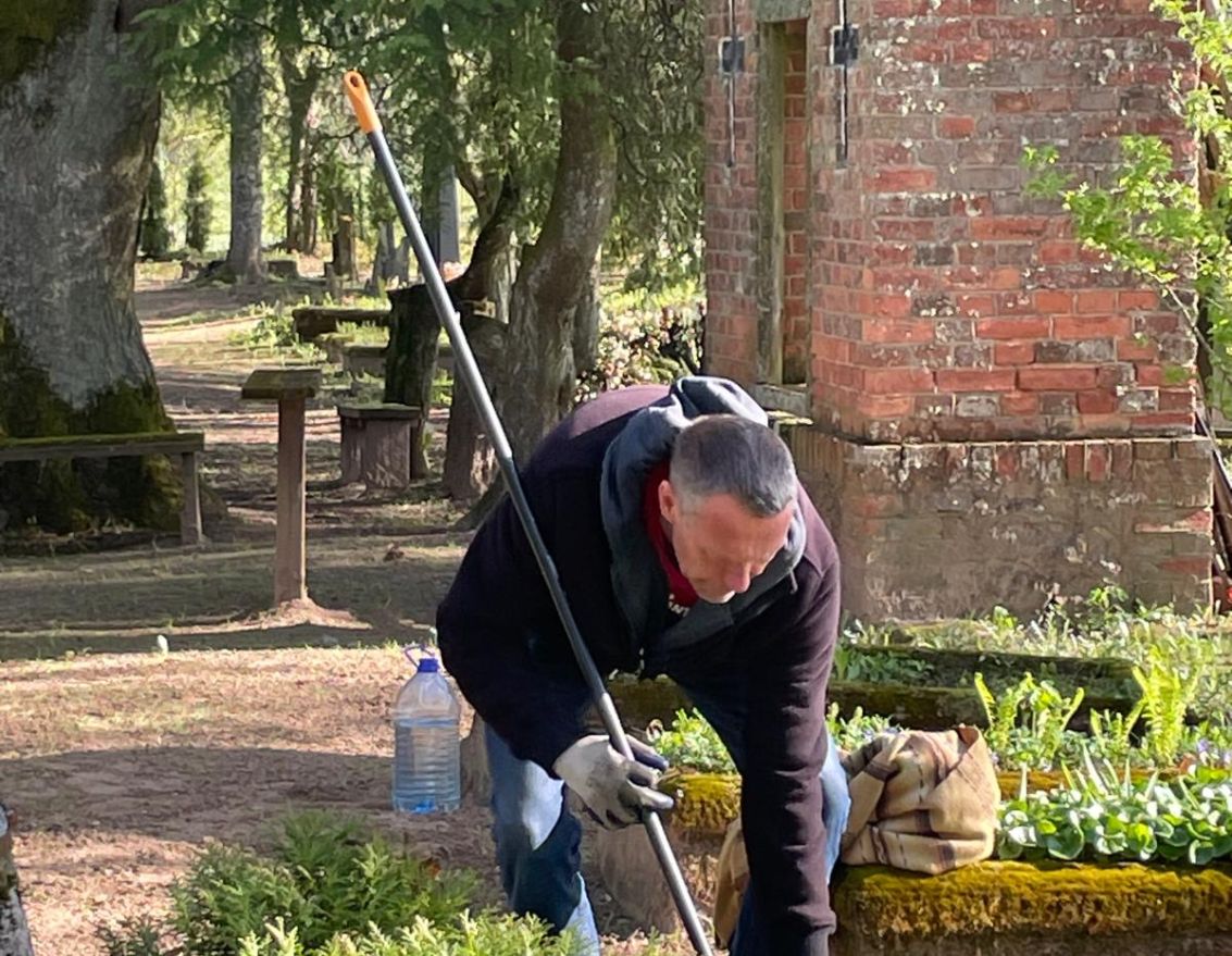 Pliek&scaron;ānu dzimtas piemiņas vietas sakop&scaron;anas talka