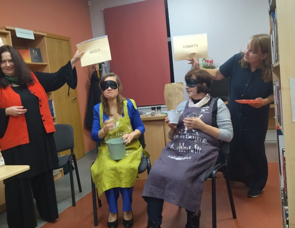 Aizvadīta tik&scaron;anās ar grāmatas "Vienaldzīgo nav!" autorēm