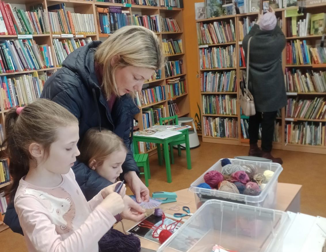 "Sagaidām mājas strazdus kopā ar Līdaku!" Putnu būru gatavo&scaron;ana strazdiem Ingmāra Līdakas vadībā