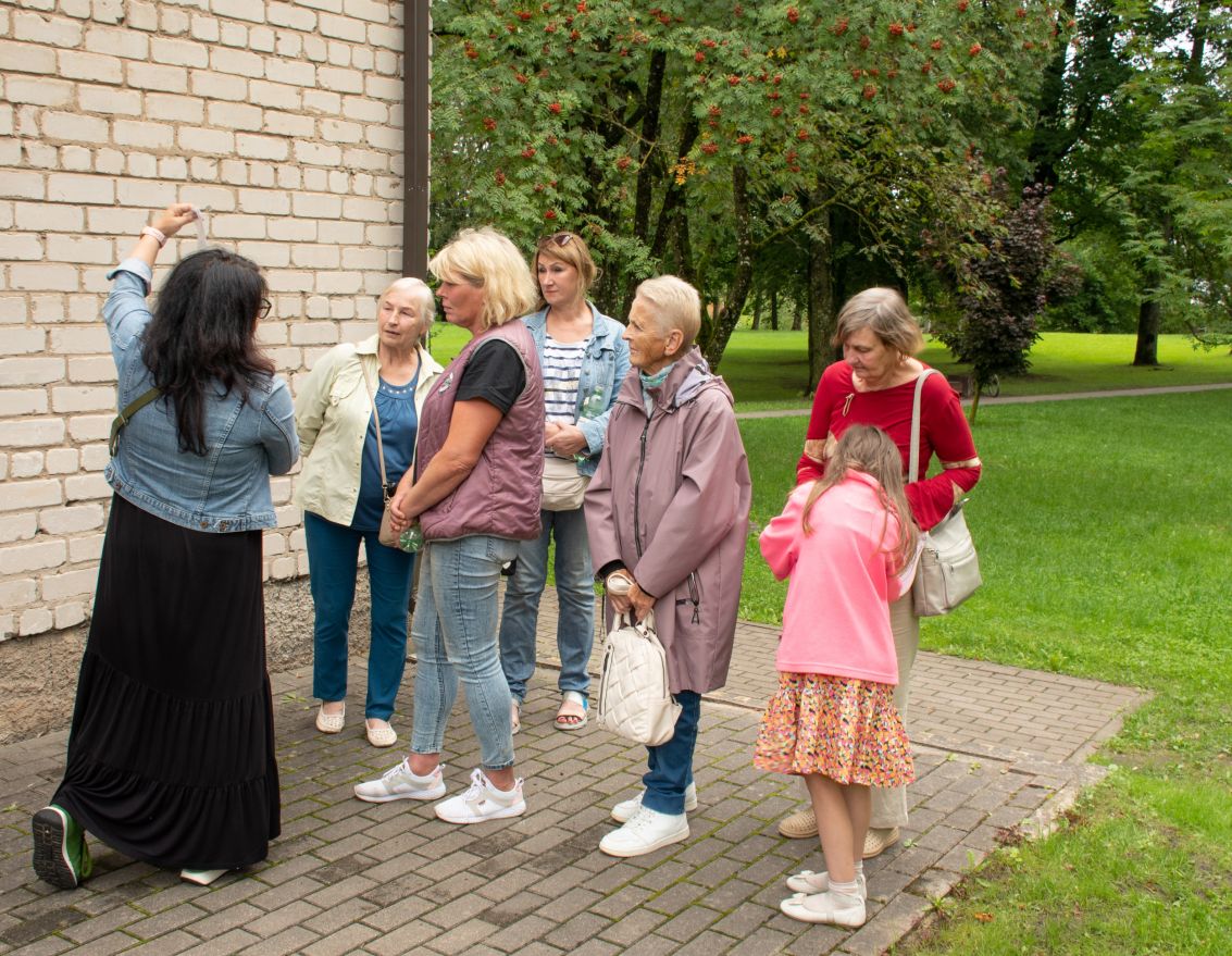 Literāri vēsturiska pastaiga pa Vecumnieku centru "Kopsolī ar gadsimtu" 