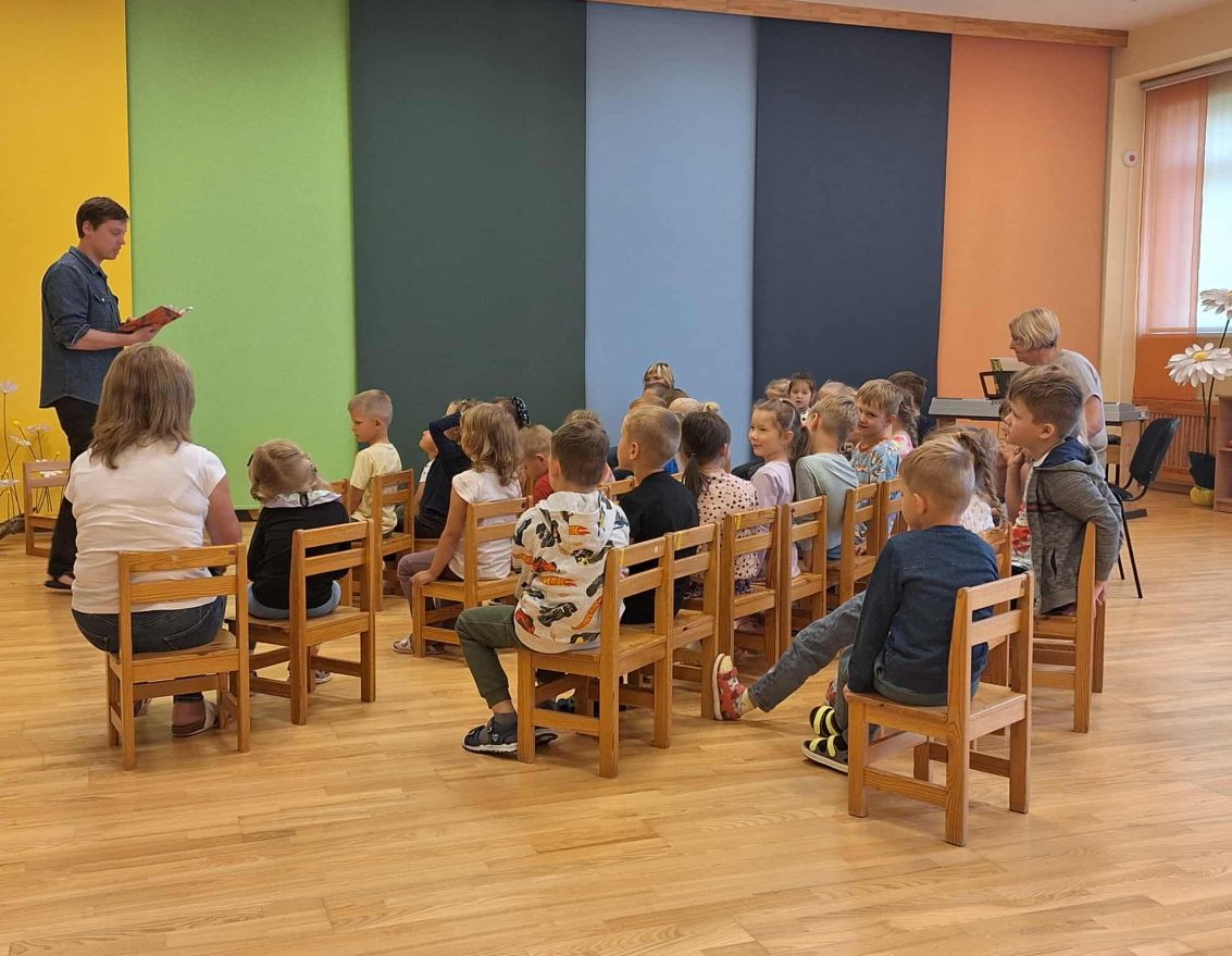 PII Mārpuķīte aizvadīta tik&scaron;anās ar dzejnieku Kri&scaron;jāni Zeļģi