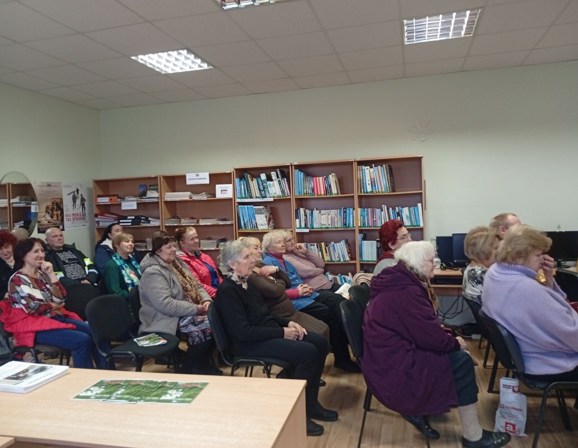 Noskatīta Baibas Jukņevičas luga "Tās kartupeļu kastes&hellip;"