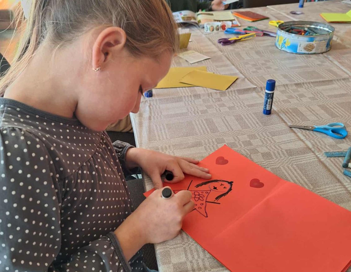 Bērni gatavo grāmatas par godu "Latvijas grāmatai 500"