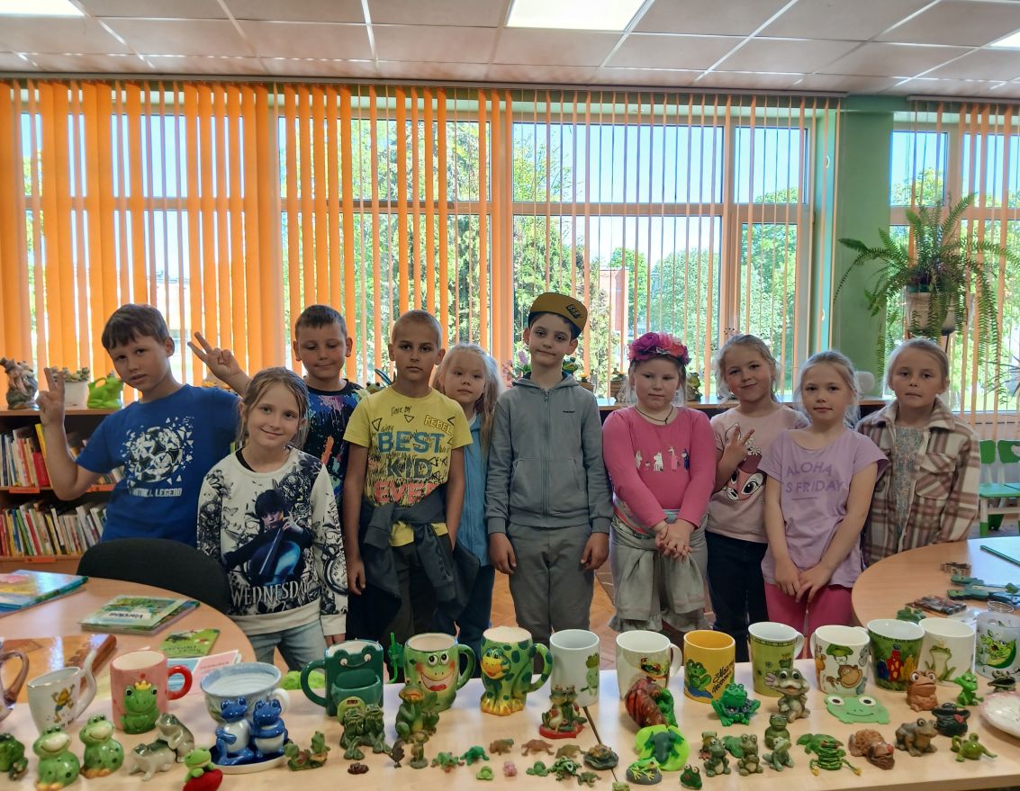 Jūnijs Misas bibliotēkā