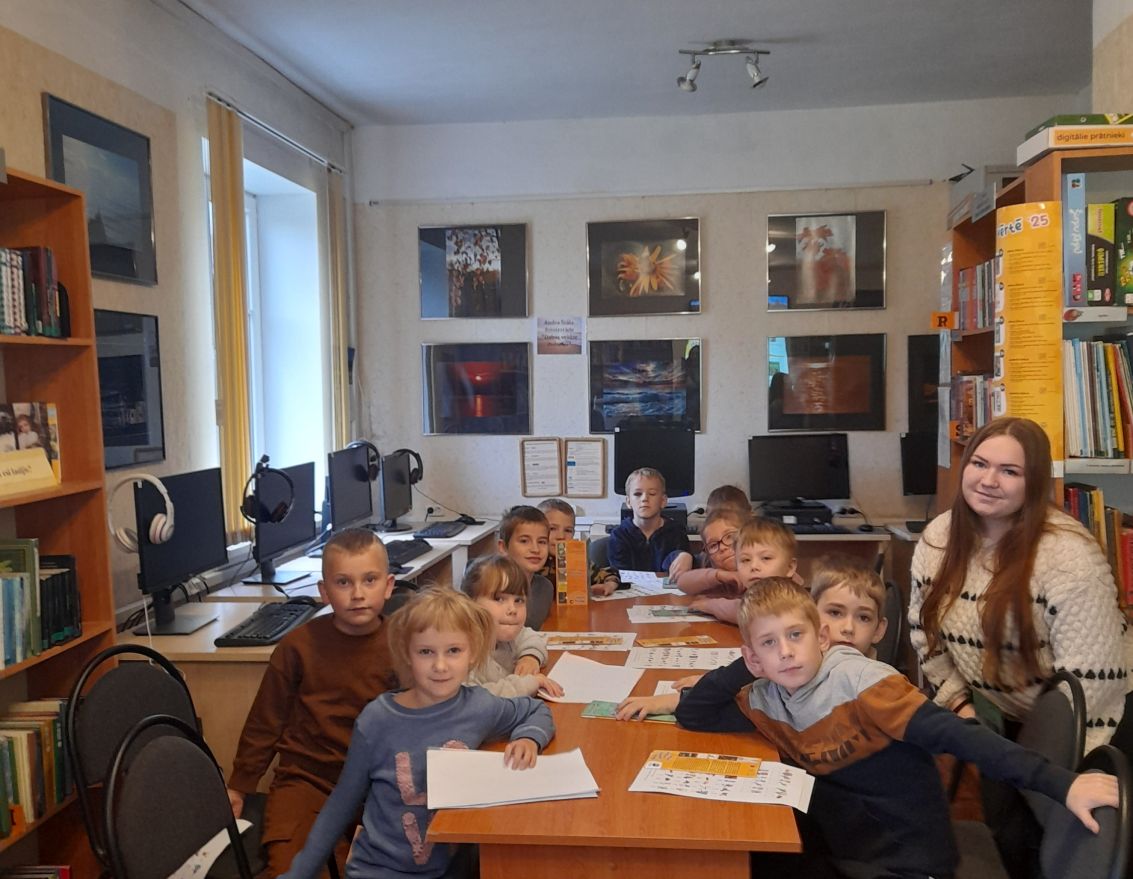 Skaļās lasī&scaron;anas nodarbība "Lasi un vērtē"