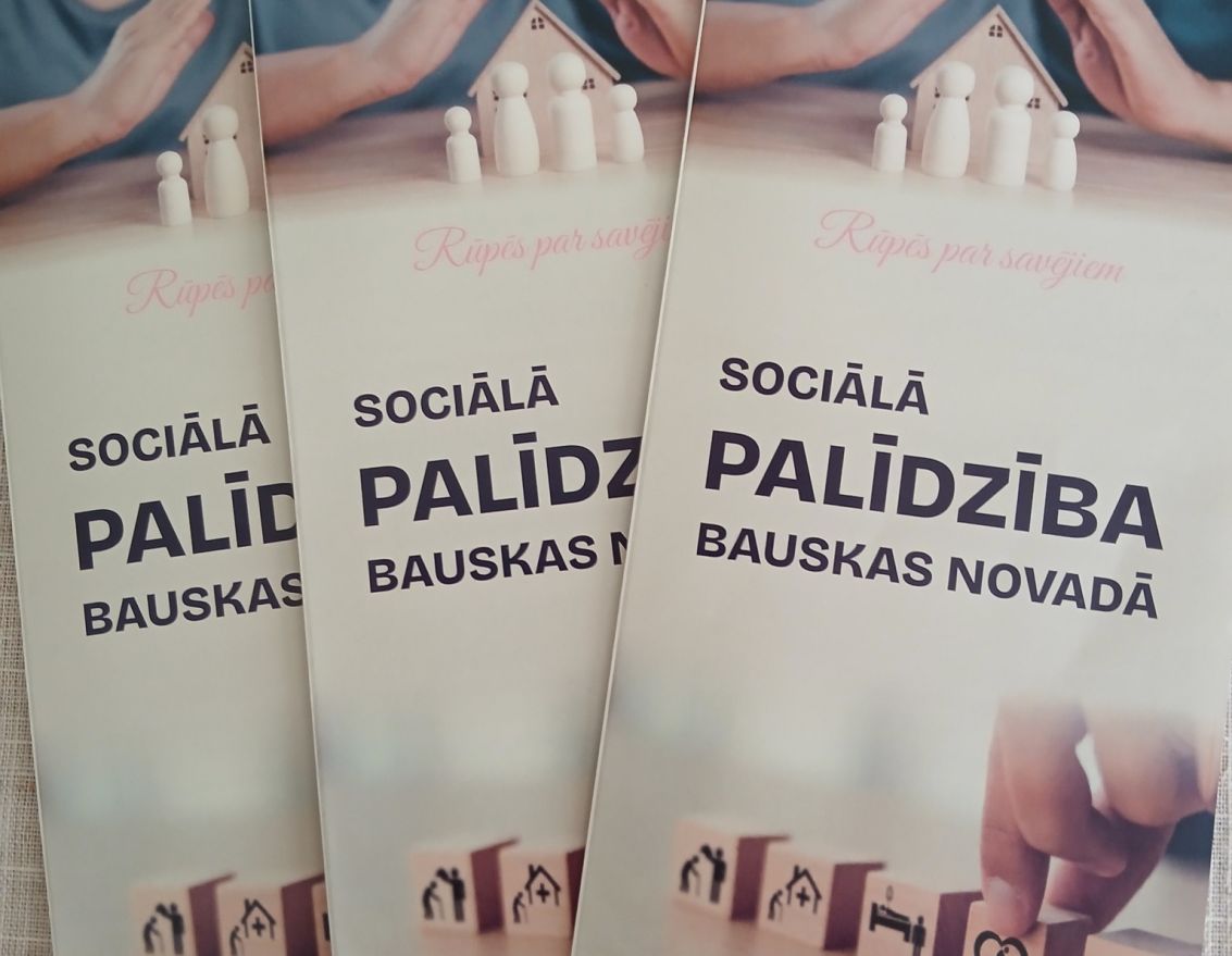 Aizvadīta saulainie&scaron;u tik&scaron;anās ar sociālā centra speciālistēm