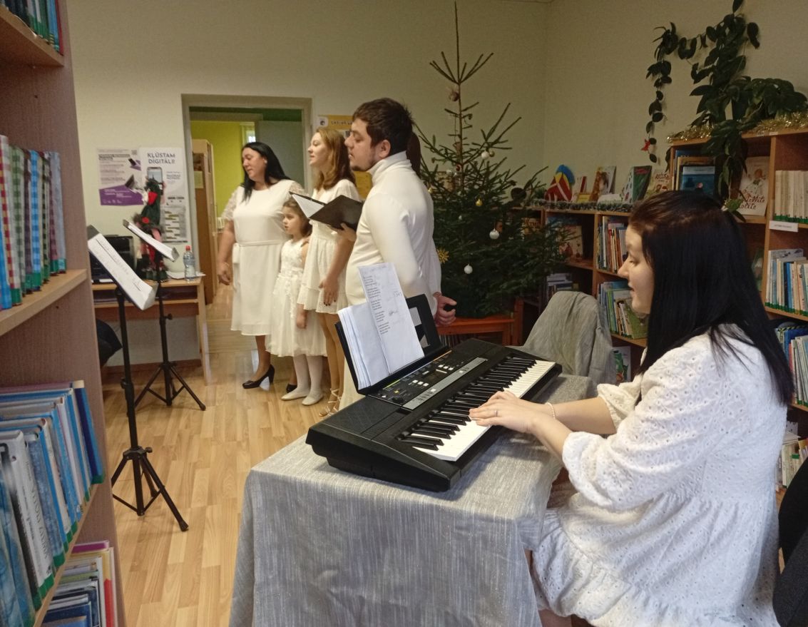 Literāri muzikāla pēcpusdiena "Ziemassvētku noskaņās".