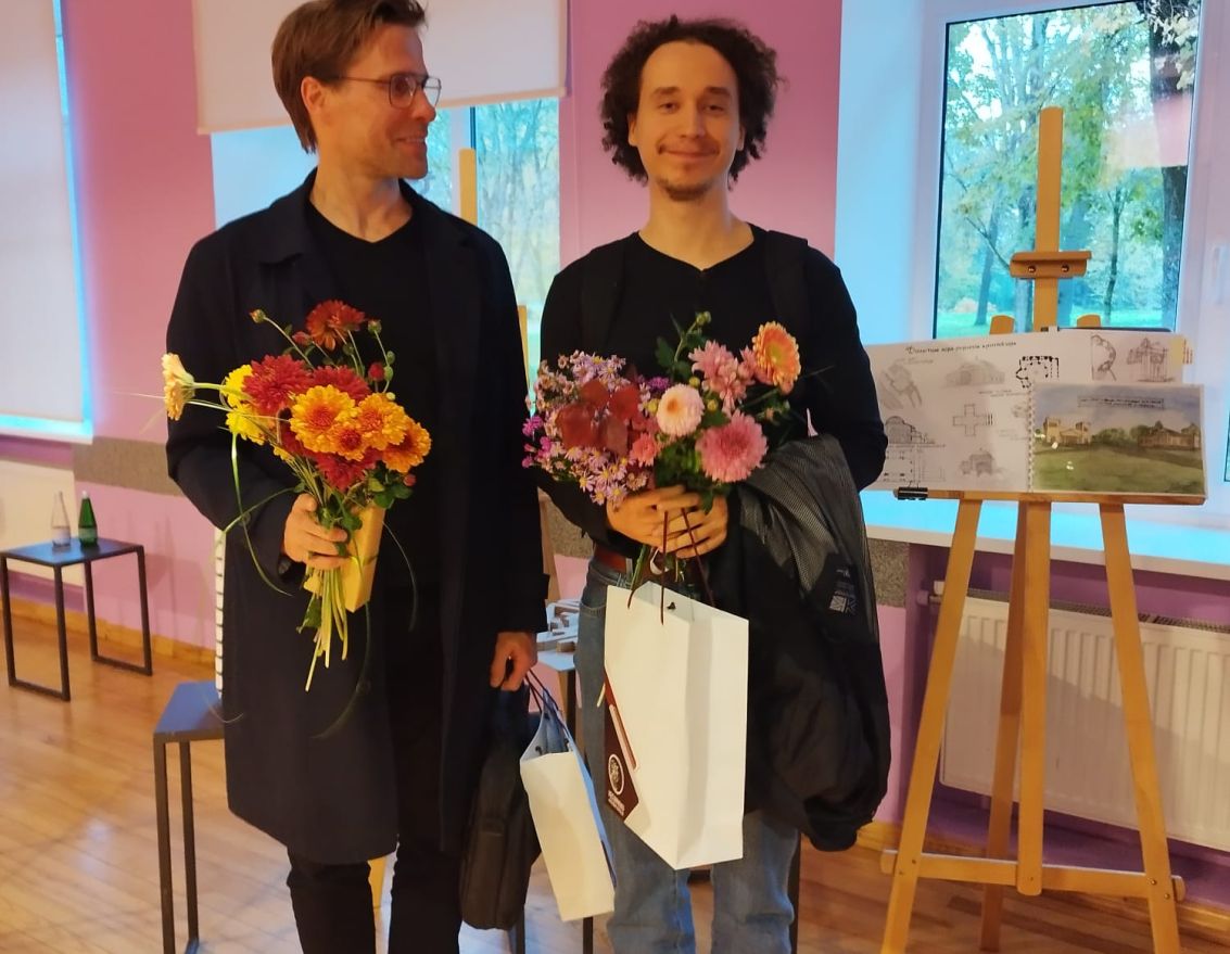 Tik&scaron;anās ar novadniekiem Vecumnieku bibliotēkā