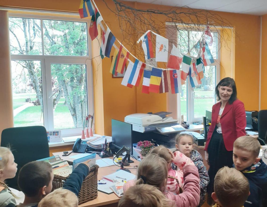 Aktivitātes Eiropas dienas ietvaros Vecumnieku pagasta bibliotēkā 