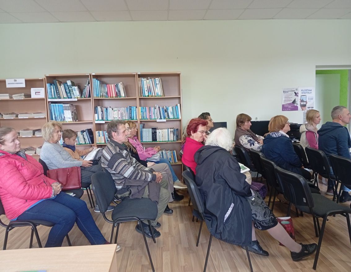 Aizvadīta tik&scaron;anās ar rakstnieci Dzintru &Scaron;ulci