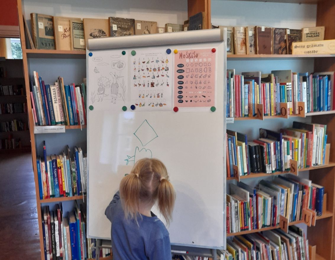 Skaļās lasī&scaron;anas nodarbība "Lasi un vērtē"