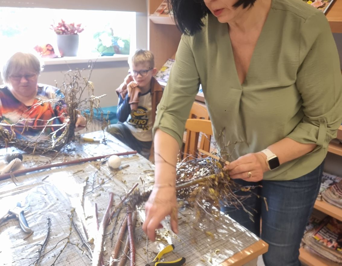 Lieldienu dekora veido&scaron;anas nodarbība Zorģu bibliotēkā