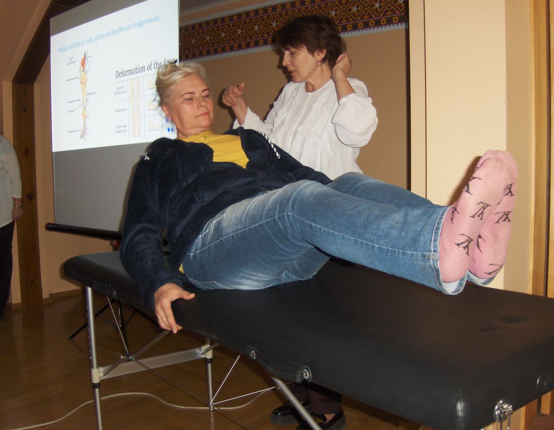 Tik&scaron;anās ar neiroloģi un manuālo terapeiti Anitu Djačenko
